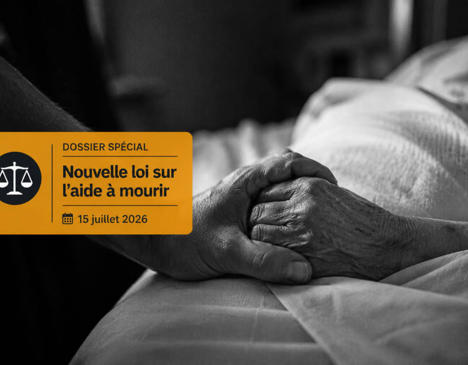 Deux mains enlacées sur un lit d'hôpital, surmontées d'un bandeau informatif sur la loi de juillet 2026.