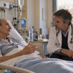 Lorsqu'un malade confie sa santé à un médecin, sa confiance repose autant sur les compétences médicales que sur les qualités humaines du soignant.
